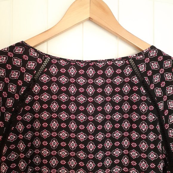 J. Jill Short Sleeve Scoop Neck Button Up Top w/Tie & Crochet Trim Black Size S - Picture 7 of 11